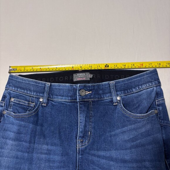 Torrid Bombshell Flare Jeans 16R Premium Stretch Blue Denim Curvy Fit Flared - Picture 9 of 13